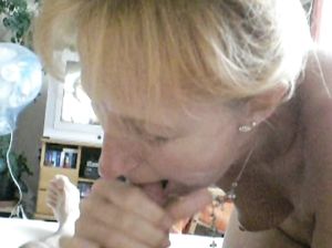 Жена с наслаждением отсосала мужу